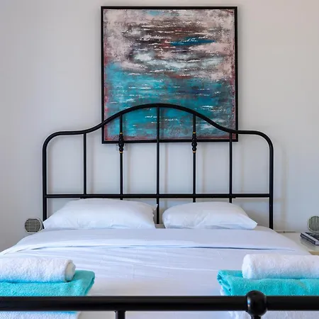 A Two Bedroom Pool-side In パ フォス