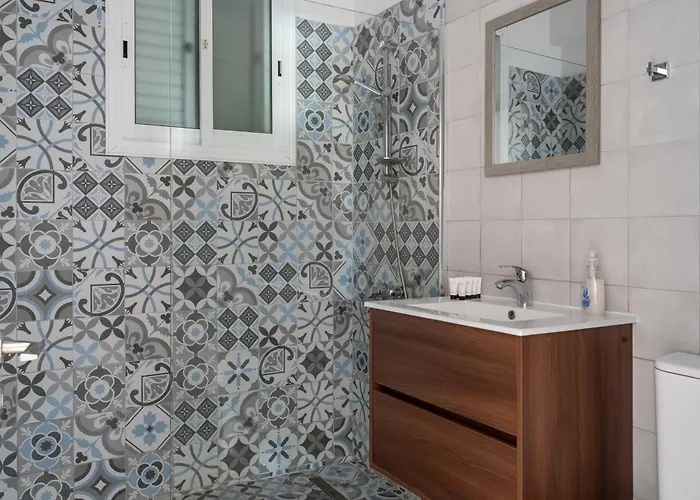 Lejlighed A Two Bedroom Pool-side In