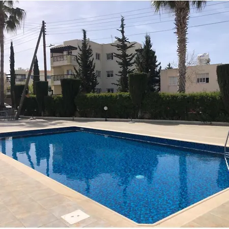 Pool-side 2 Bedroom In Apartman *