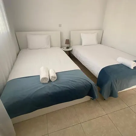 Pool-side 2 Bedroom In Apartman Paphos