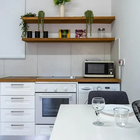 Διαμέρισμα A Two Bedroom Pool-side In Πάφος