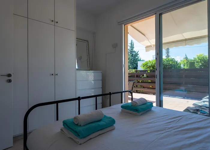 Apartmán A Two Bedroom Pool-side In Paphos