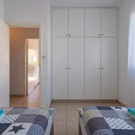 Apartment A Two Bedroom Pool-side In